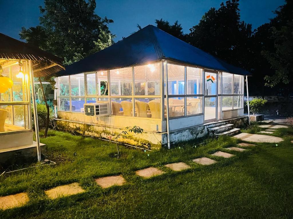 Green Leaf Cafe And Home Stay 大诺伊达 外观 照片